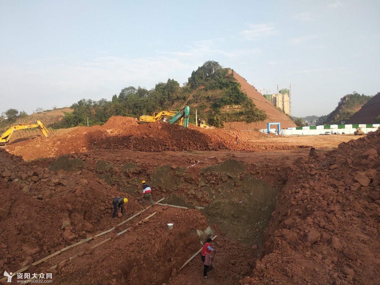 资阳公园路剩余道路修建现状,施工现场一遍忙碌景象