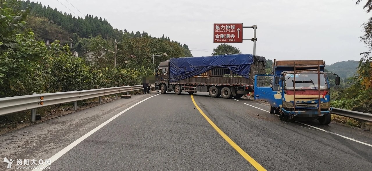 突发事故 319国道岳新金刚洞岔路口,一辆农用车"滚滚"都遭撞落了