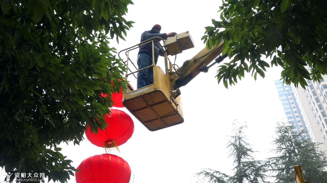 掛燈籠,亮彩燈,春節氛圍正瀰漫普州大地