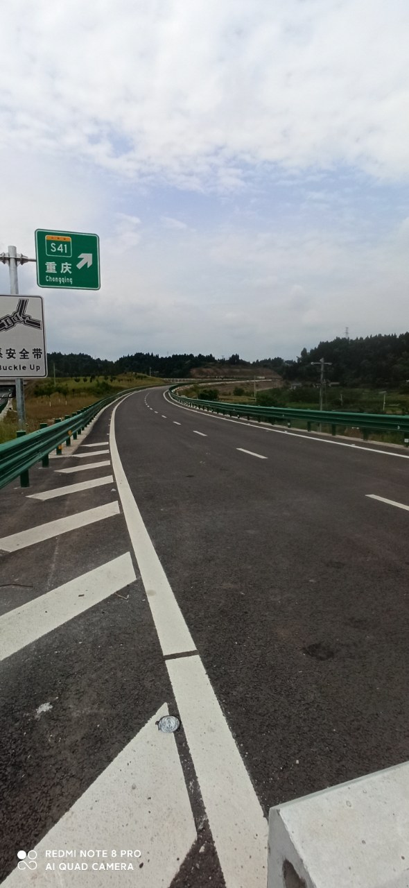 到达成资渝高速安岳西互通,规模有点大,壮观